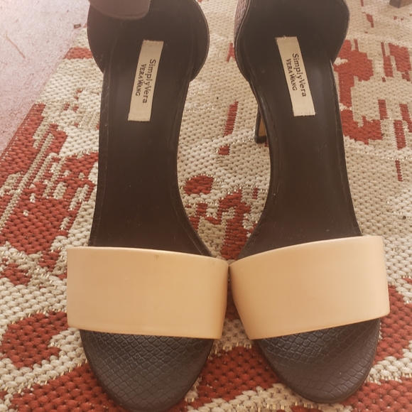 Vera Wang heels - Picture 1 of 4